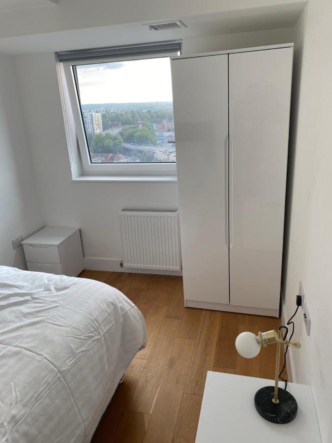 Morden 1 Bedroom City- Apt Central Stylish Living كرويدون المظهر الخارجي الصورة