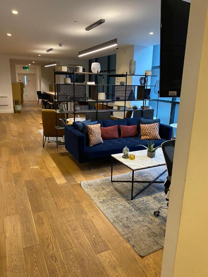 Morden 1 Bedroom City- Apt Central Stylish Living كرويدون المظهر الخارجي الصورة