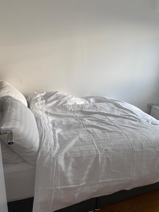 Morden 1 Bedroom City- Apt Central Stylish Living كرويدون المظهر الخارجي الصورة
